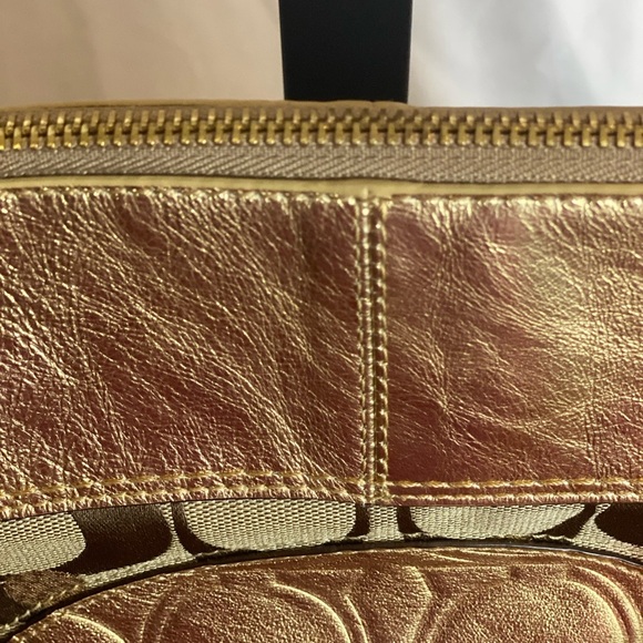 π π Host Pick ππ COACH LAURA SIGNATURE SECRET ADMIRER TOTE and WRISTLET - Picture 11 of 16